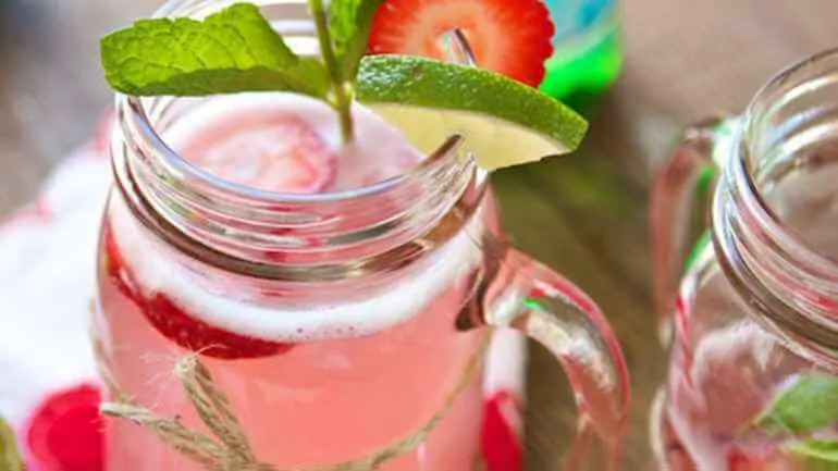 Aardbei-limoen cocktail