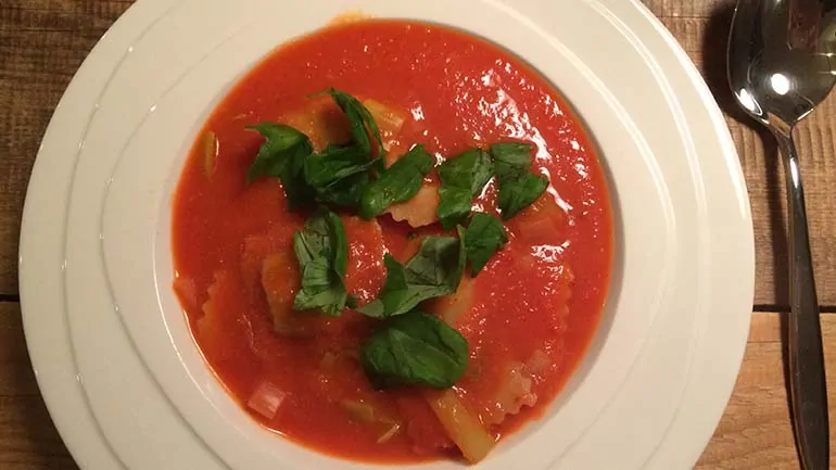 Tomatensoep met ravioli