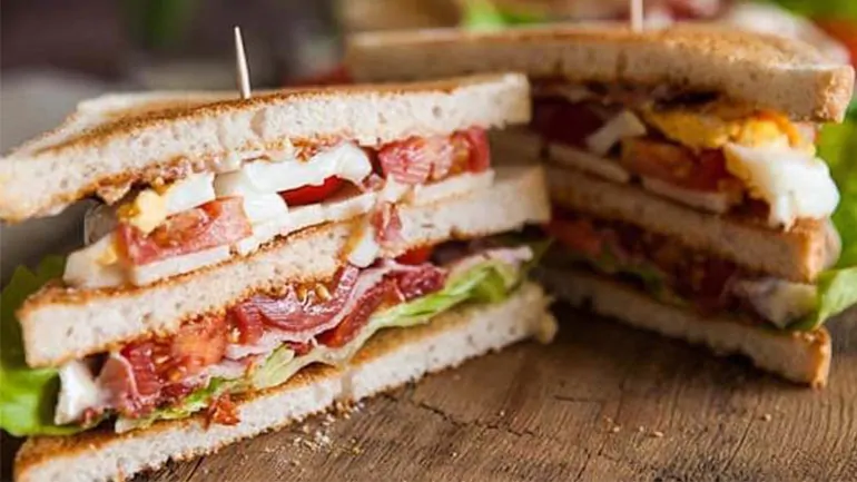 Club sandwich met bacon