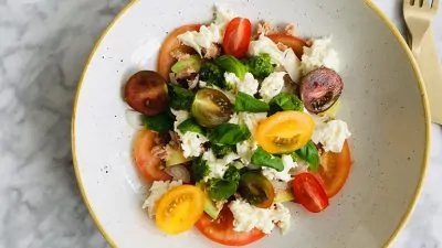 Salade met tonijn en avocado recept
