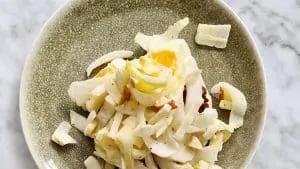 Snelle witlofsalade met appel ei en yoghurt recept