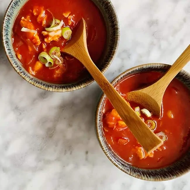 Chinese tomatensoep in kom